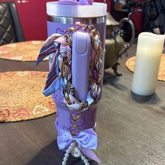 💜Stanley Lavender Hello Kitty Quencher H2.0 Tumbler with Charm💜 - Picture 5 of 9